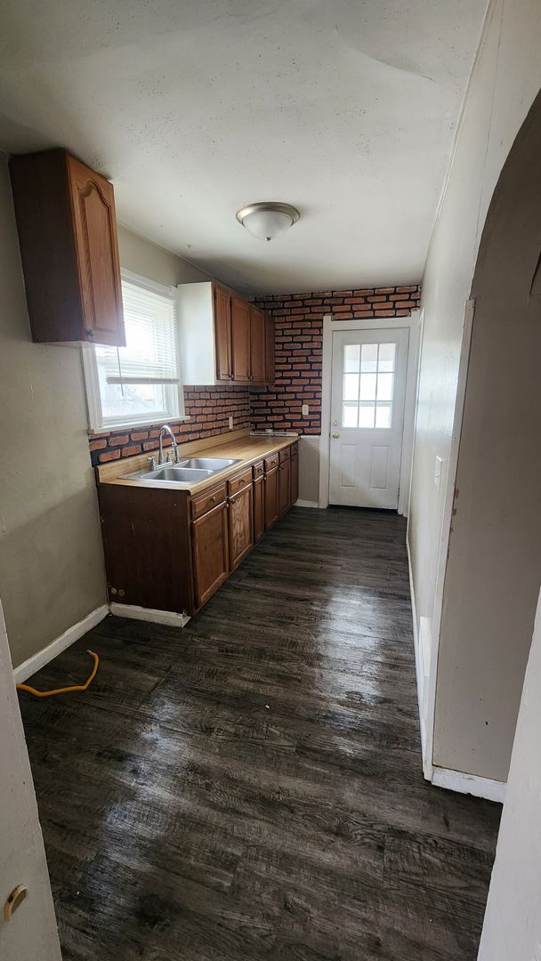 Building Photo - 2 Bed 1 Bath