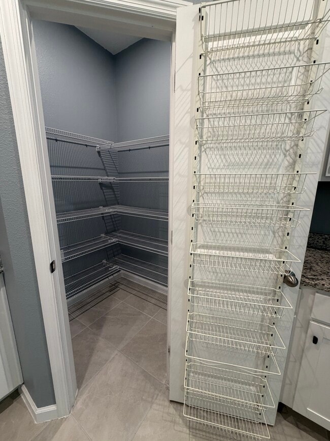 Building Photo - 882 Asterfield Ln