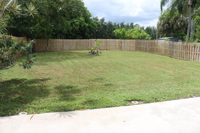 Building Photo - 6076 Strawberry Lakes Cir