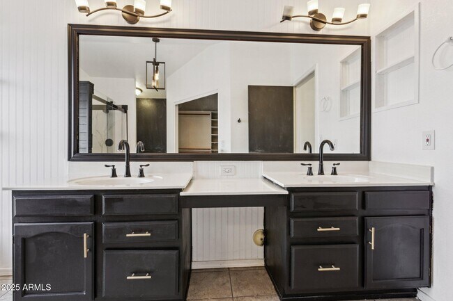 Building Photo - 7931 W Shaw Butte Dr