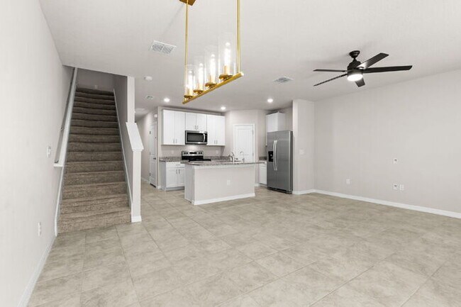 Building Photo - Town Home For Rent in Brandon with TONS OF UPGRADES!