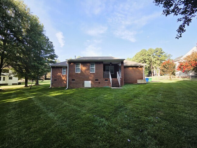Building Photo - 4206 Tweedsmuir Rd