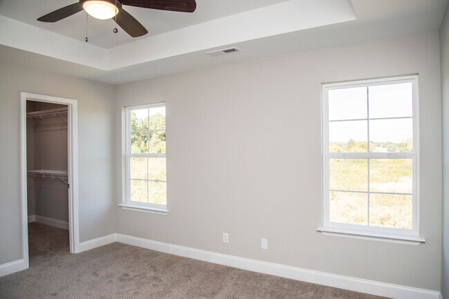 Building Photo - Bellingham Cove Townhome!