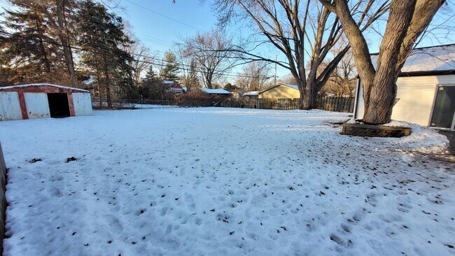 Building Photo - 19371 Shadyside St