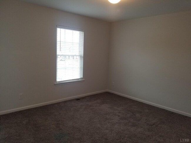 Building Photo - 104 Squire Cir