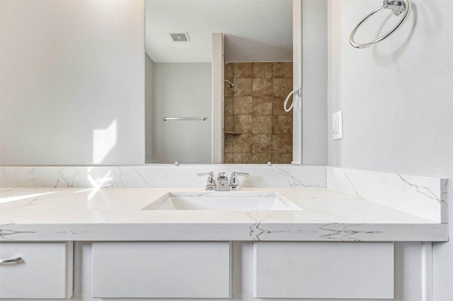 Building Photo - 15010 Golden Summer Ct