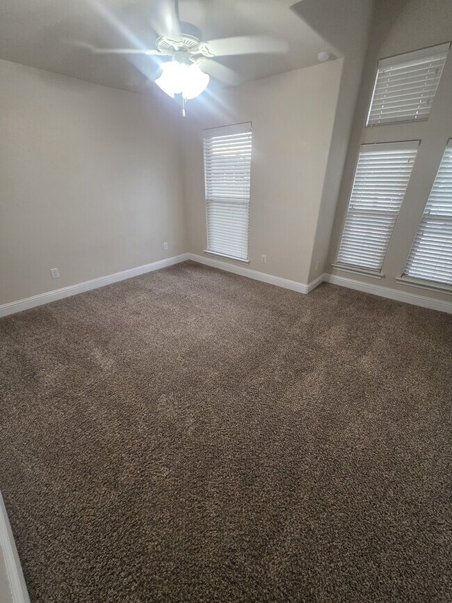 Building Photo - 3 bed 2 bath home with 2 car garage in Legends Park!