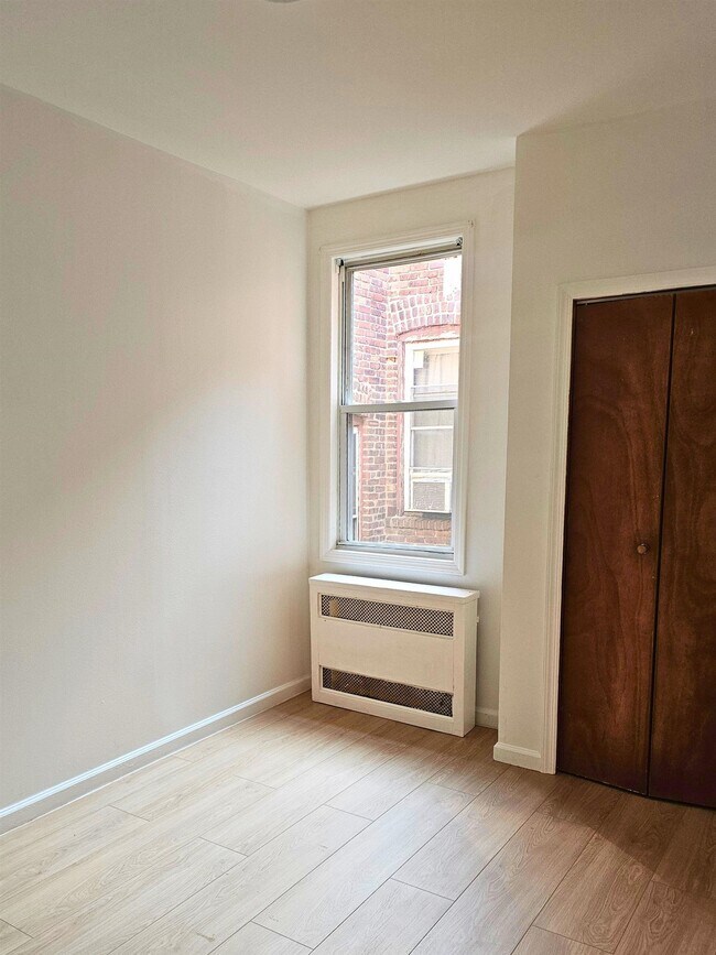 Building Photo - 291 Linden Ave