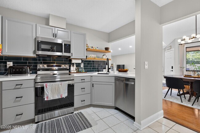 Building Photo - 9351 Arbolita Way