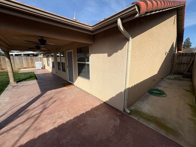 Building Photo - NW Visalia Home coming soon!