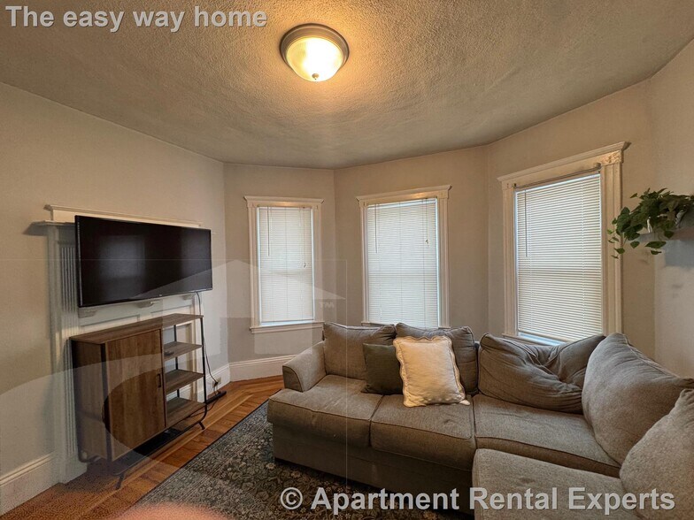 Building Photo - 22 Spencer Ave