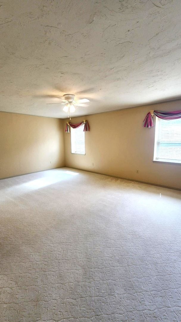 Building Photo - 3 Bed 2 Bath Townhome in Lakehurst Add NW OKC