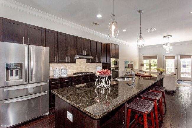 Building Photo - 3 br, 3.5 bath Townhome - 745 Fountainhead...