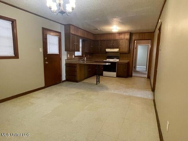 Building Photo - 3 Bed 1.5 Bath in Gulfport