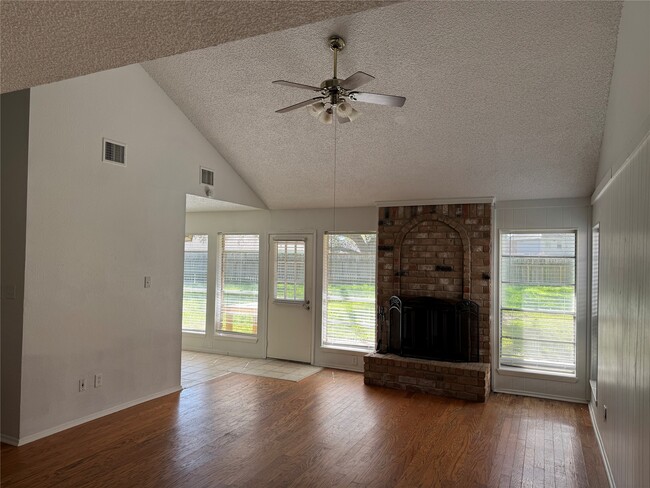 Building Photo - 22823 Deville Dr