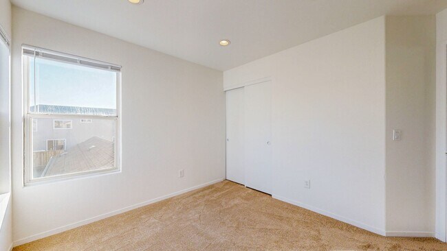 Building Photo - Charming 3 Bedroom 2.5 Bath with Bonus Room and Private Yard!