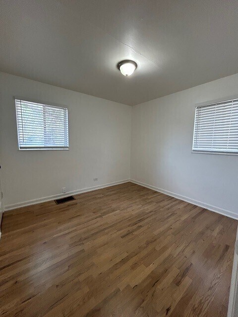 Building Photo - Available now! Spacious living room. Newly...