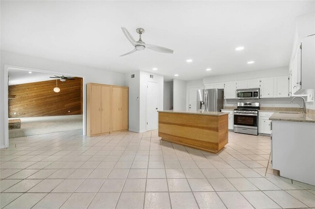 Building Photo - 10255 Missel Thrush Dr