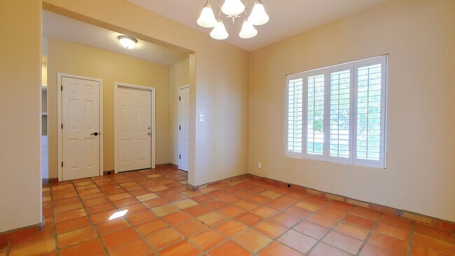 Building Photo - Magnificent 4 Bedroom, 2.5 Bath in Rio Rancho!