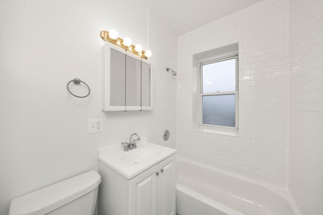 Building Photo - 3000 N Whipple St