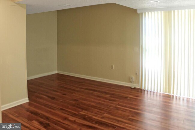 Building Photo - 3032 Churchill Ct