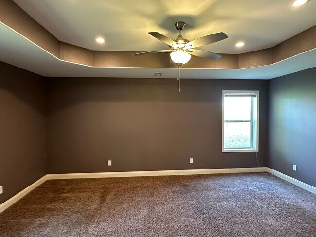 Building Photo - 4 Bed 2 Bath FOR RENT in Waynesville