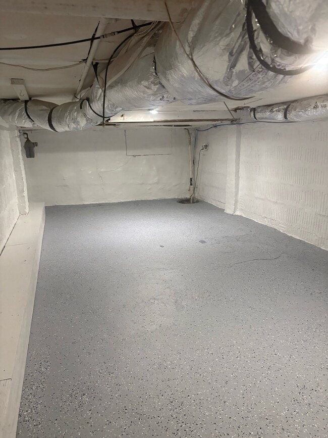 Building Photo - 636 E 29th St