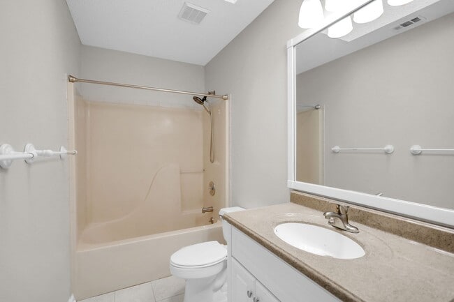 Building Photo - Stunning 4-bed Home in Hinesville With Two...