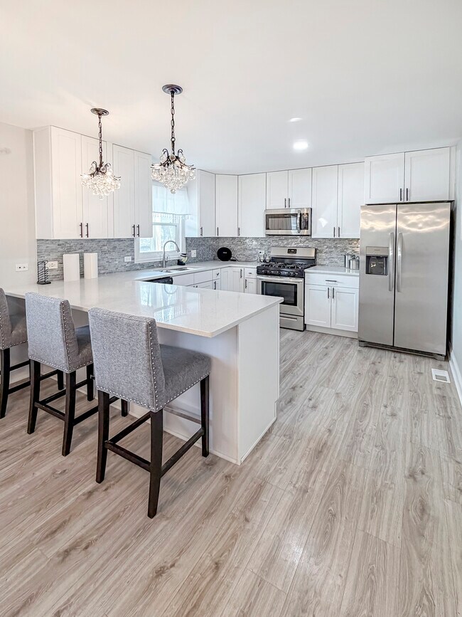 Building Photo - 9027 Skyline Dr