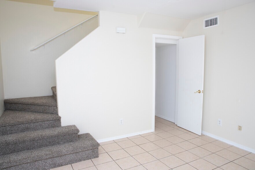 Building Photo - 16015 S Yava Rd