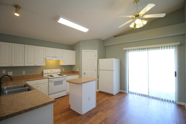 Building Photo - Spacious 3 Bedroom, 2 Bath Brick Home in Southwest Pensacola Near NAS & Beaches