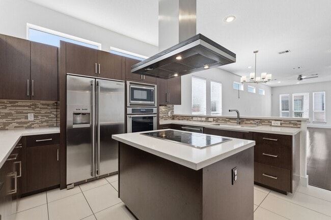 Building Photo - 7239 Laguna Villas