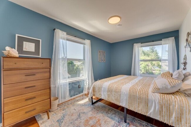 Building Photo - 5236 NE 18th Ave