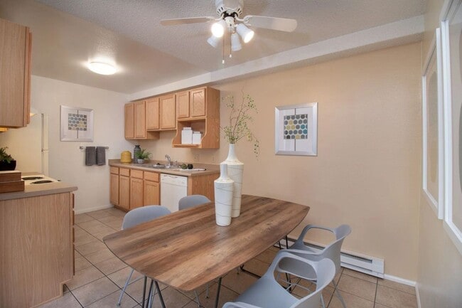 Building Photo - 5625 S Sycamore St