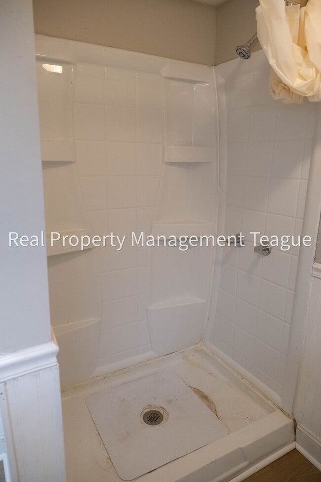 Building Photo - 1 S Main St