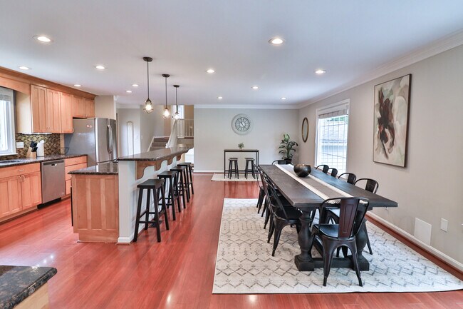 Building Photo - 9633 Cinnamon Creek Dr