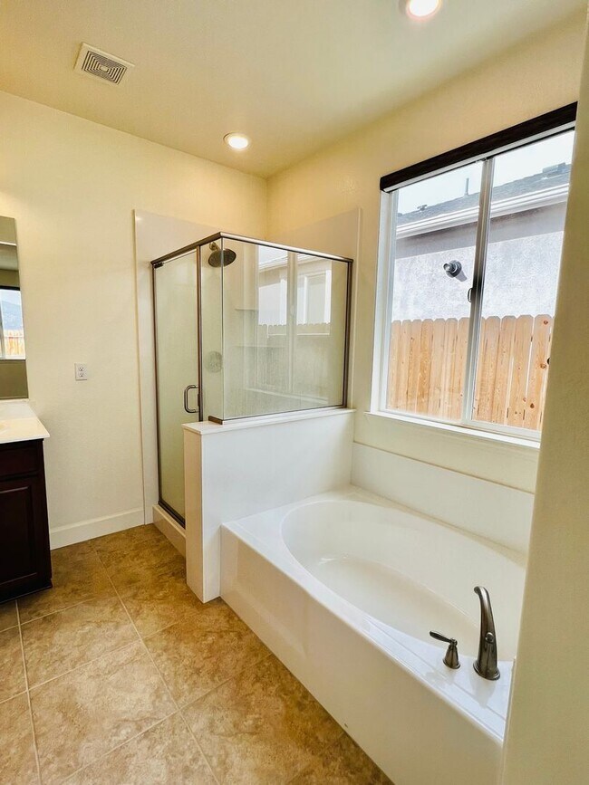 Building Photo - 1114 Lahontan Dr