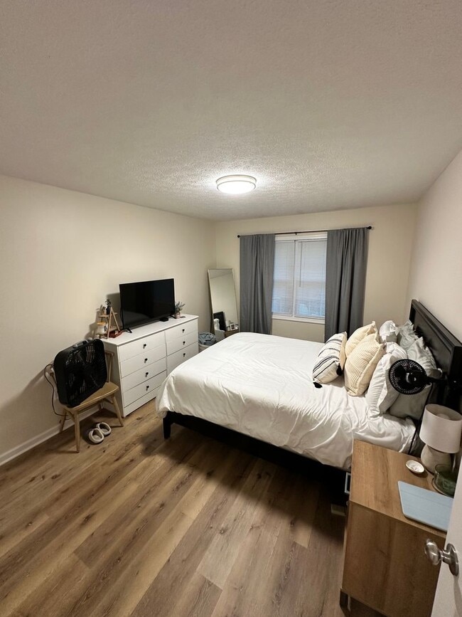 Building Photo - 1641 York Dr NW