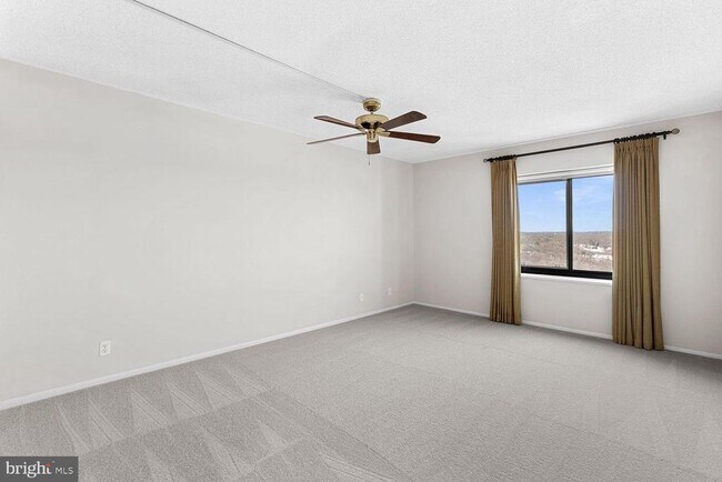Building Photo - 307 Yoakum Pkwy
