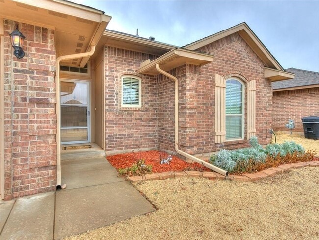 Building Photo - 517 Apple Tree Ln