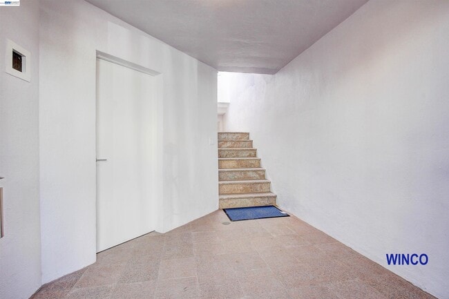 Building Photo - 263 Ralston St