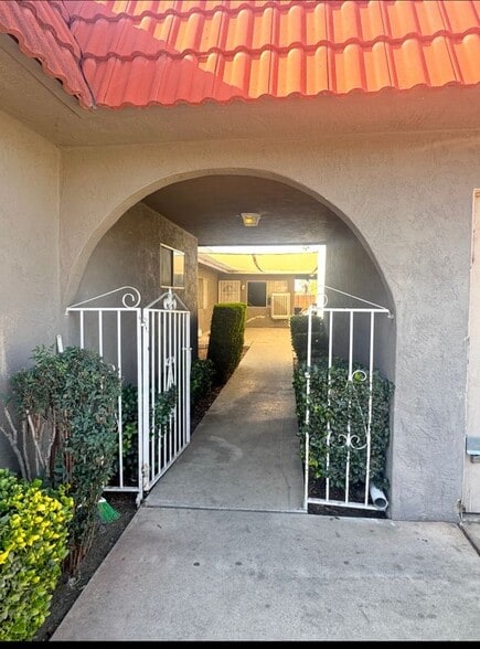 Building Photo - 25981 Cherrywood Dr