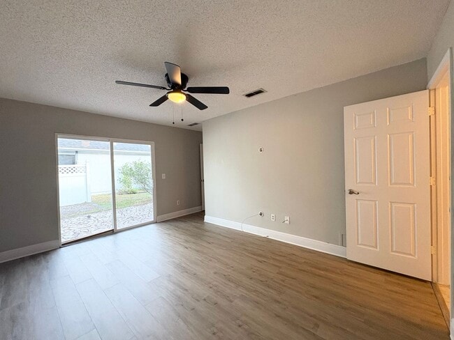 Building Photo - Cute 3B/2B Home in Hidden Lakes - Community Pool