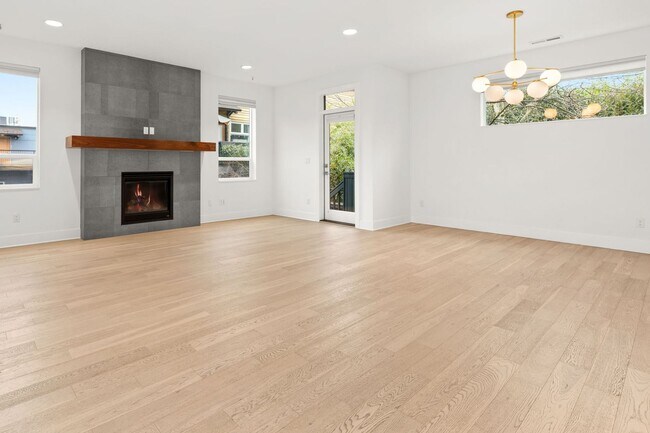 Building Photo - Stunning, Modern 4 bed home with attached ADU in King Neighborhood - AVAILABLE NOW!!