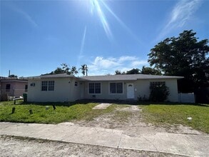 Building Photo - 15020 NE 6th Pl