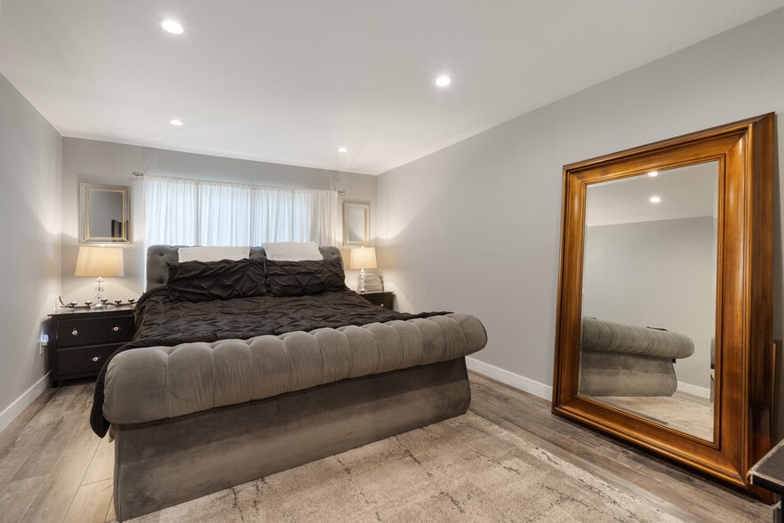 Bedroom Suite - 18175 Andrea Cir N