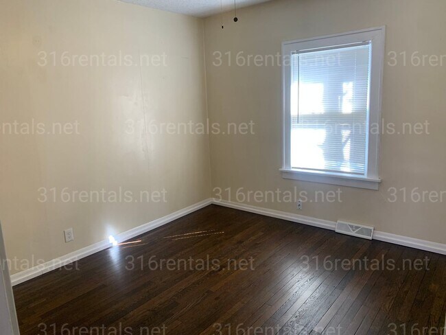 Building Photo - 830 N Pershing Ave