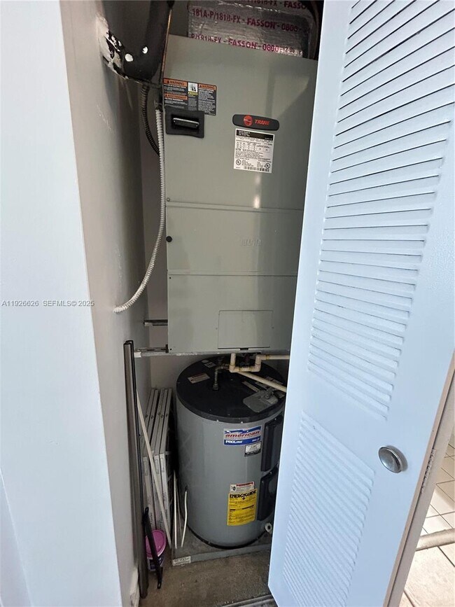 Building Photo - 117 NW 42nd Ave