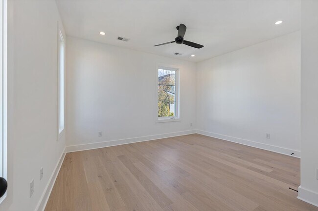 Building Photo - 766 Alloway St