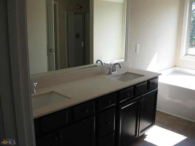 Building Photo - 4955 Ducote Trail